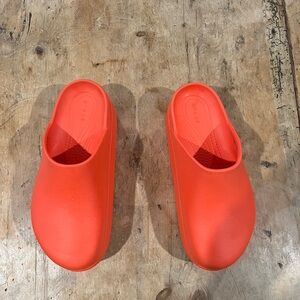 CROCS Dylan Platforms, Lava, Women’s 7